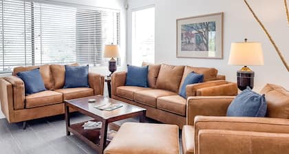 Cozy condo in Oro Valley w/swimming, biking, hiking and golf courses nearby!