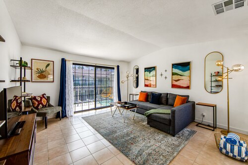 Second floor, dog-friendly condo w/ pool & hot tub access, WiFi, and central AC