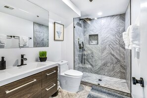 Shower, hair dryer, towels - Dog-friendly, ground-floor, mountain view condo with 2 patios, pool & hot tub (Palm Springs)