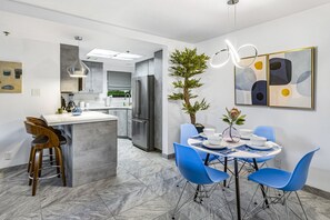 Dining - Dog-friendly, ground-floor, mountain view condo with 2 patios, pool & hot tub (Palm Springs)