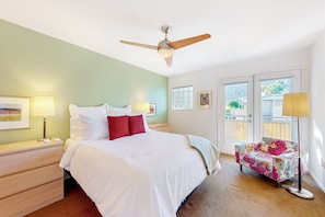 1 bedroom, desk, iron/ironing board, free WiFi - Mountain-view condo with pool, hot tub, balcony, & central AC (Palm Springs)