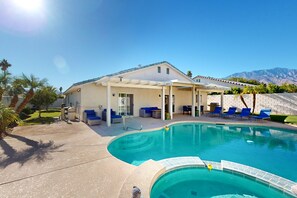 A heated pool - Luxury home w/ mountain views, private pool, close to golf and hiking trails (Cathedral City)
