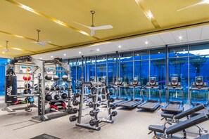 Fitness facility - Chic dog-friendly home with private pool, pool spa, gym, pools, grills & firepit (Palm Springs)