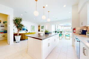 Fridge, microwave, oven, stovetop - Chic dog-friendly home with private pool, pool spa, gym, pools, grills & firepit (Palm Springs)