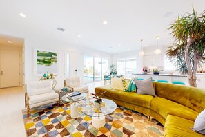 Smart TV - Chic dog-friendly home with private pool, pool spa, gym, pools, grills & firepit (Palm Springs)