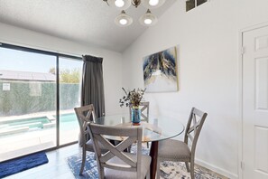 Dining - Adorable adobe-style oasis with private pool & pool spa - dog-friendly (Palm Springs)