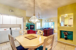 Interior - Bright & modern resort condo with pool & hot tub (Oro Valley)