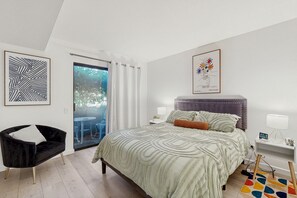 1 bedroom, iron/ironing board, free WiFi, bed sheets - Charming, updated condo in great location with heated pool, tennis, hot tub, W/D (Palm Springs)