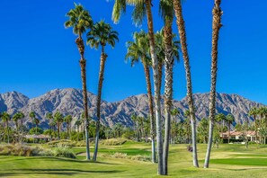 Golf - Dog-Friendly Retreat w/ Bar, Private Pool, & Spa - Golf On-Site (La Quinta)