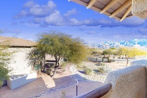 Property grounds - Stylish condo with pool, hot tub & lovely mountain views (Oro Valley)
