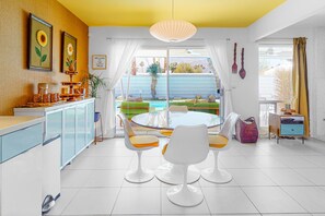 Dining - Cheerful mid-century home w/ private pool, spa, firepit & mountain views (Palm Springs)