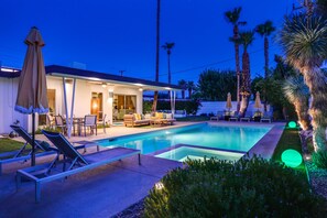 Pool - Cheerful mid-century home w/ private pool, spa, firepit & mountain views (Palm Springs)