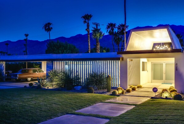 Exterior - Cheerful mid-century home w/ private pool, spa, firepit & mountain views (Palm Springs)