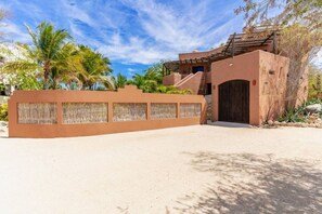 Exterior - 3 Bedroom with Pool & Mountain Views (Los Barriles)