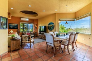 Interior - 3 Bedroom with Pool & Mountain Views (Los Barriles)