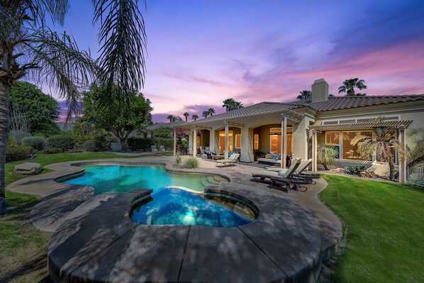 A heated pool - PGA West Utopia with Detached Casita, Luxe Pool & Spa | Walk to Clubhouse (La Quinta)