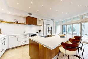 Fridge, microwave, oven, stovetop - Stunning luxury home w/pool, spa, outdoor fireplace & mountain views (Palm Springs)