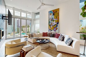Smart TV, fireplace - Stunning luxury home w/pool, spa, outdoor fireplace & mountain views (Palm Springs)