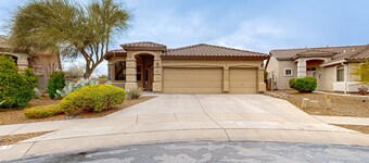 Spacious home in prime location across from Catalina State Park with golf nearby