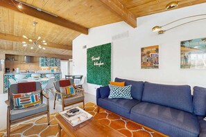 Smart TV, DVD player - Mid-century oasis w/ circular heated pool, hot tub, & stunning mountain views (Palm Springs)