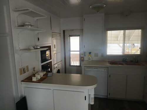 Lovely 2-bedroom home in charming Chester, CA, minutes from Lake Almanor