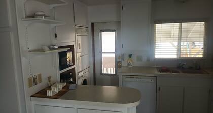 Lovely 2-bedroom home in charming Chester, CA, minutes from Lake Almanor