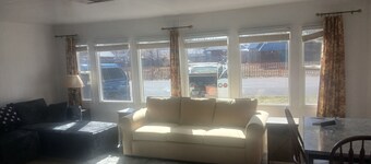 Lovely 2-bedroom home in charming Chester, CA, minutes from Lake Almanor