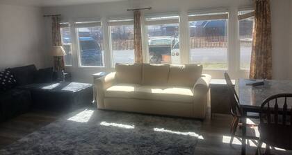 Lovely 2-bedroom home in charming Chester, CA, minutes from Lake Almanor