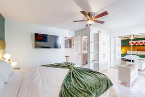 1 bedroom, desk, iron/ironing board, free WiFi - Ground-floor condo with private hot tub, 8 on-site pools, & tennis/pickleball (Palm Springs)