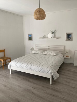 2 chambres, fer et planche à repasser, lit parapluie, Wi-Fi gratuit