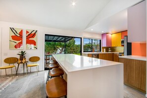 Fridge, microwave, oven, stovetop - Highball House with private pool, spa, firepit & artful designer interior (Palm Springs)