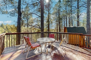 Outdoor dining - Cabin with grill, outdoor dining, & fireplace - drive minutes to hiking (Flagstaff)
