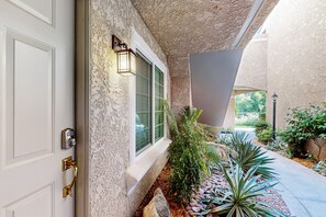 Exterior detail - Modern palm-surrounded condo with mtn views, heated pool, & AC - dog-friendly (Palm Springs)