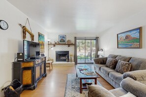 Smart TV, DVD player - Experience Sedona Serenity — A Family-Friendly Condo with Stunning Mountain View (Sedona)