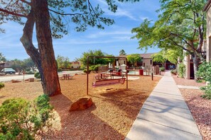 Property grounds - Updated condo with pool, shared laundry facilities, bbq grill (Sedona)