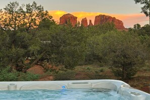 Outdoor spa tub - On Oak Creek w/Cathedral Rock Views Private gated retreat (Sedona)