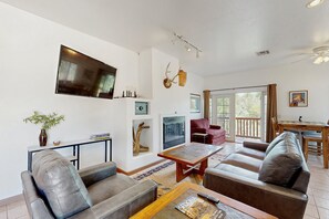 Smart TV, fireplace - On Oak Creek w/Cathedral Rock Views Private gated retreat (Sedona)