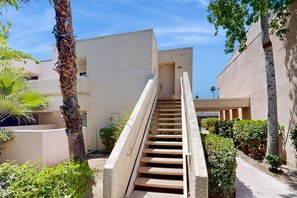 Property grounds - Indulge in Beautiful Palm Springs Paradise and Escape to Luxury (Palm Springs)