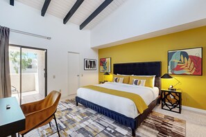 2 bedrooms, iron/ironing board, free WiFi, bed sheets - Indulge in Beautiful Palm Springs Paradise and Escape to Luxury (Palm Springs)