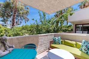 Property grounds - Indulge in Beautiful Palm Springs Paradise and Escape to Luxury (Palm Springs)