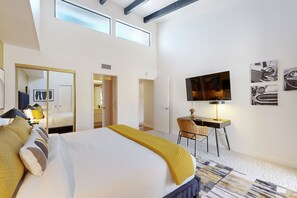 2 bedrooms, iron/ironing board, free WiFi, bed sheets - Indulge in Beautiful Palm Springs Paradise and Escape to Luxury (Palm Springs)