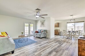 Smart TV - Single-level dog-friendly home with private pool, grill, enclosed backyard, & AC (Chandler)