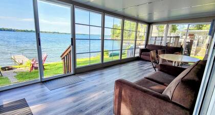 Lakefront Cottage Near Sandbanks with Sunset View and Picton