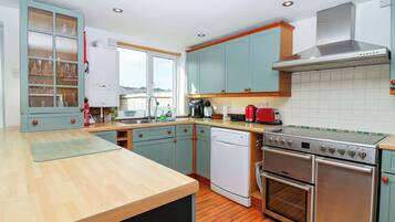 Dishwasher, cookware/dishes/utensils