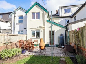 Outdoor dining - Heathfield Terrace (Newton Abbot)