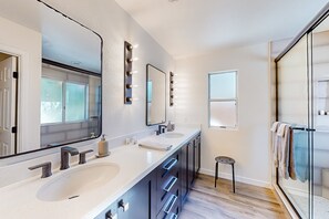 Shower, hair dryer, towels - Dog-Friendly Home w/ a Private Pool, Pool Spa, Firepit, & Patio - 3BR - #66716 (La Quinta)