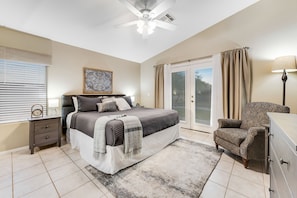 3 bedrooms, iron/ironing board, free WiFi, bed sheets - Stunning home with mountain views, pool, fast WiFi, central AC & W/D (Mesa)