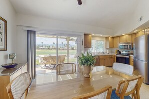 Dining - Sun, Comfort, and Stunning Views, Shared pool & Dog-friendly (Palm Desert)