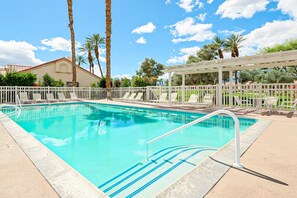 Pool - Sun, Comfort, and Stunning Views, Shared pool & Dog-friendly (Palm Desert)