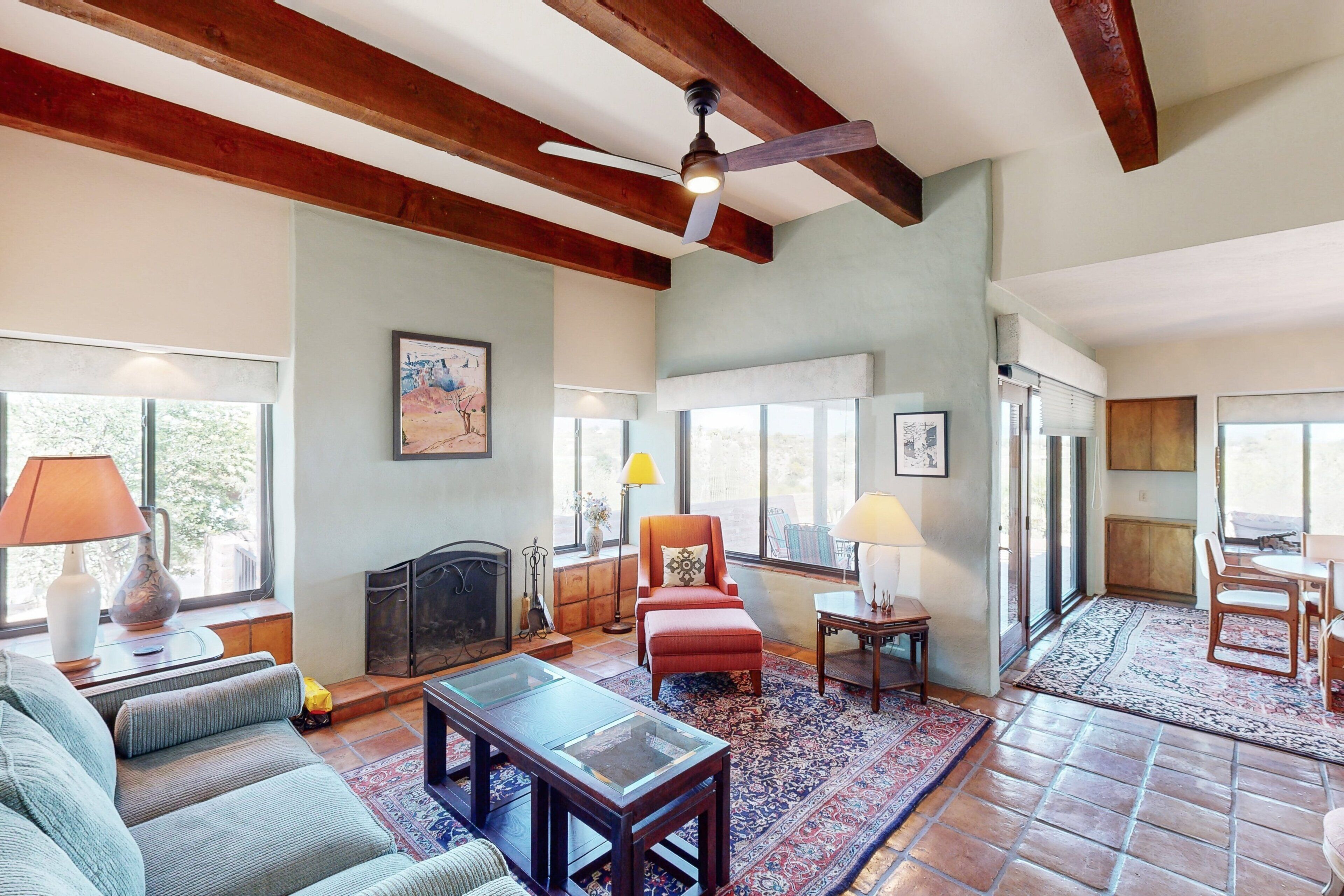 Smart TV, fireplace